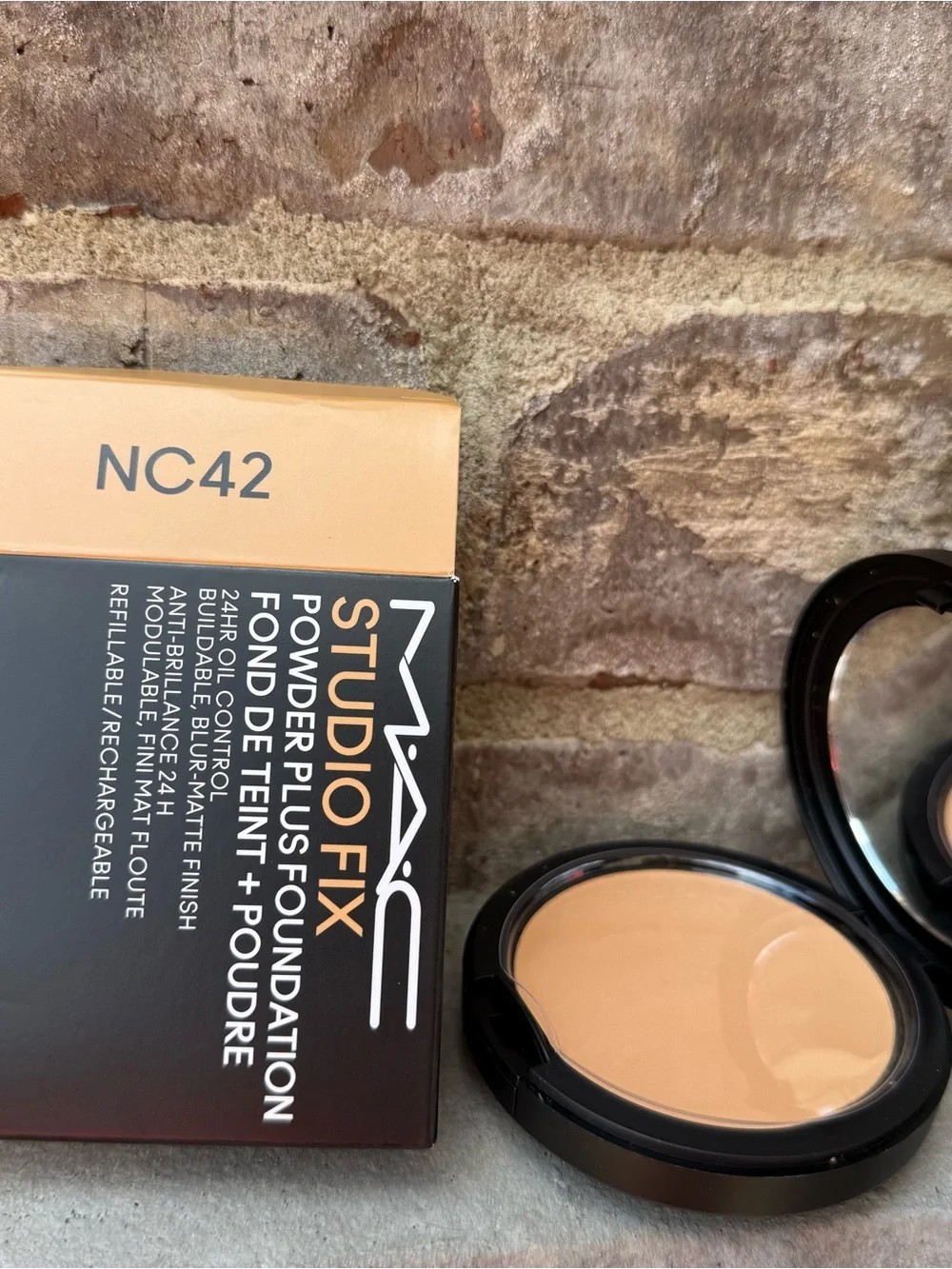 MAC Cosmetics Studio Fix Powder Plus Foundation NC42